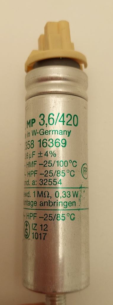 Condensator MP 3,6µF 420VAC Ø25x80mm m8 ±4%