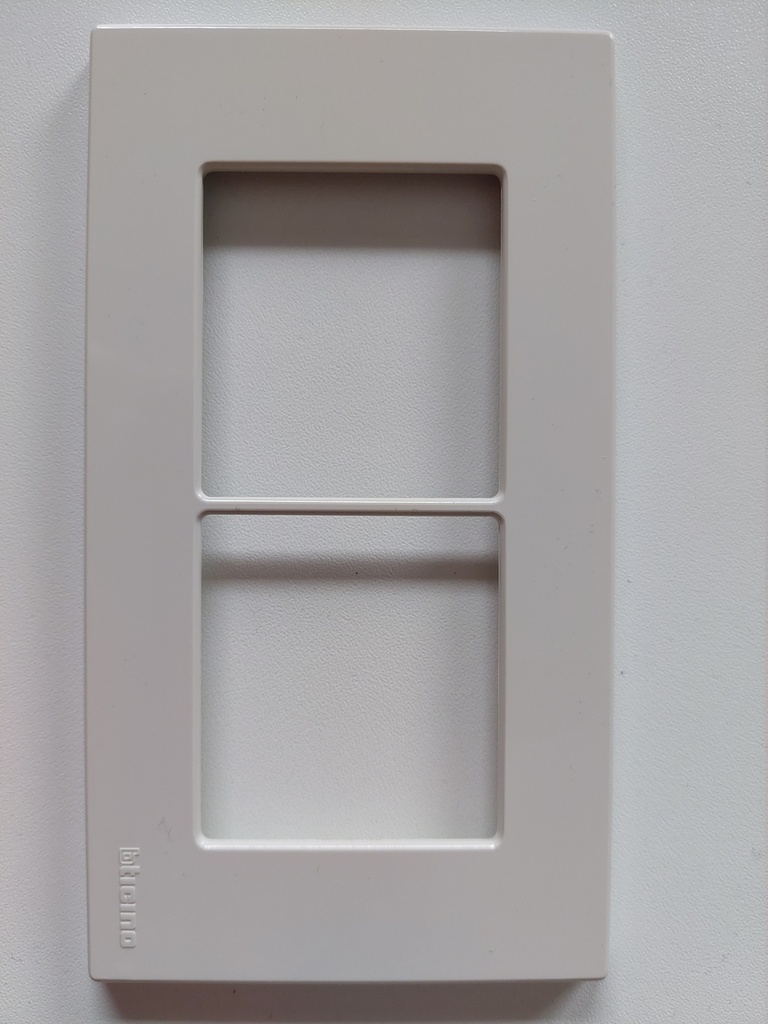 Afdekplaat Magic 4 modules voor ref. 504/4 IVOORKLEURIG oud model (kopie)