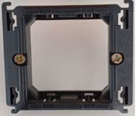 Modulehouder Living  2 modules hartafst 57MM klauwbevest  bticino