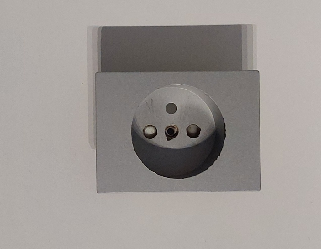da Vinci Sterling centraal plaatje voor stopcontact met aarding en veiligheid, 28,5mm (gebruikt)