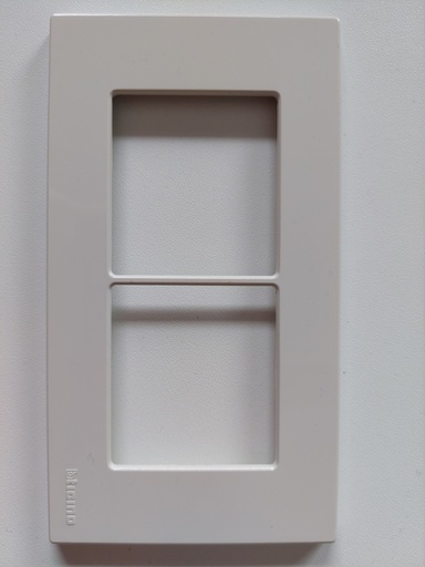 [504/42/nr] Afdekplaat Magic 2x2 modules voor ref. 504/42/nr IVOORKLEURIG oud model