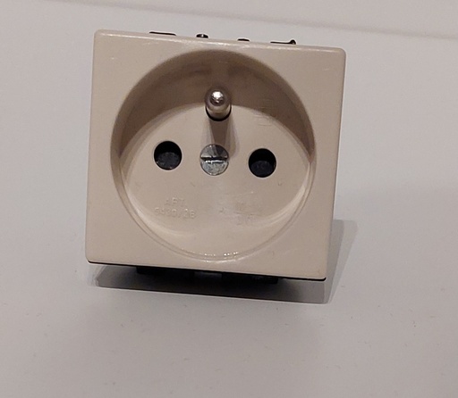 [oc A5430/2B] Magic stopcontakt  IVOORKLEURIG oud model gebruikt